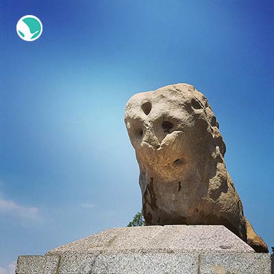 Shir Sangi Statue